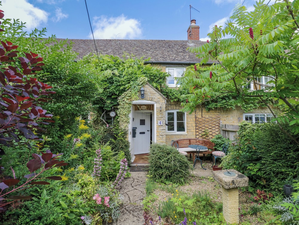 4 Lansdown Cottages in Cheltenham, United Kingdom