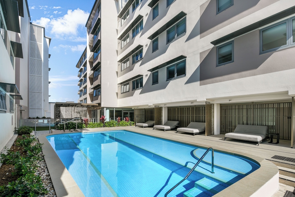 Lowanna Beach Resort Kawana — hotel in Buddina