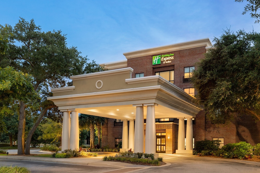 Holiday Inn Express & Suites Mt. Pleasant an IHG Hotel - featured photo