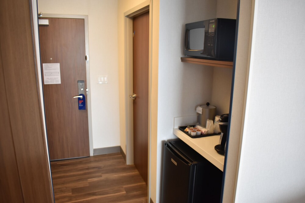 Holiday Inn Express & Suites Boston South Randolph by IHG - photo 23