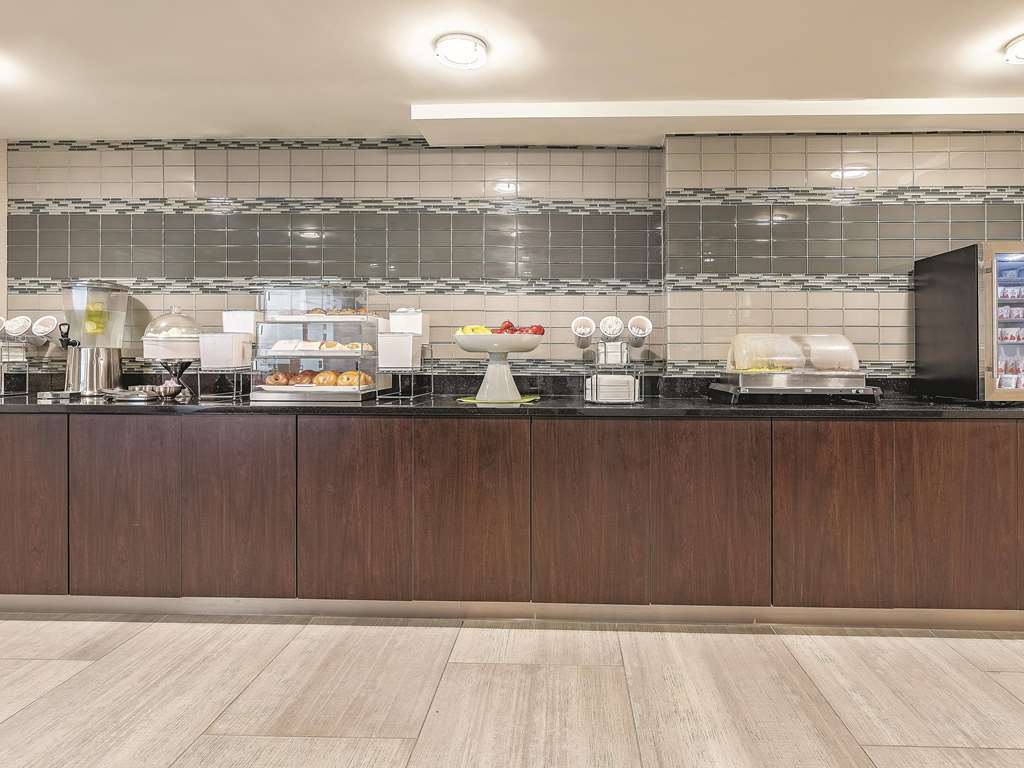 La Quinta Inn & Suites by Wyndham Portland DT Maine Med - photo 36