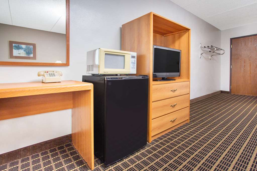 Days Inn by Wyndham Fond du Lac - photo 8
