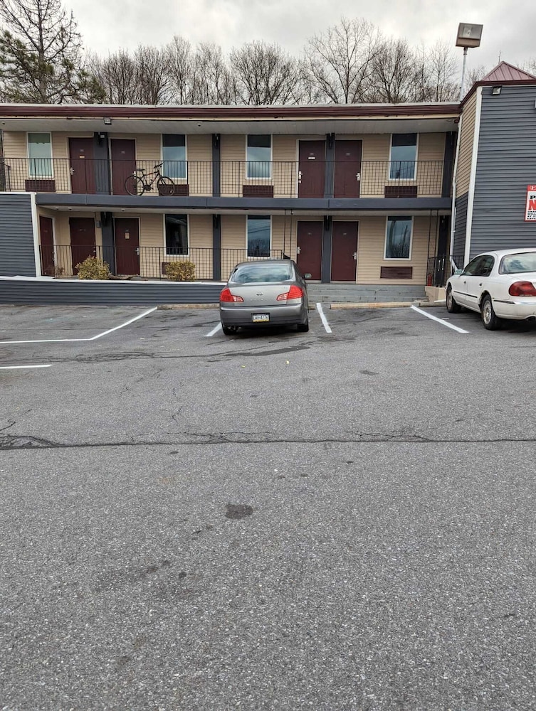 Executive Inn Coopersburg - photo 14