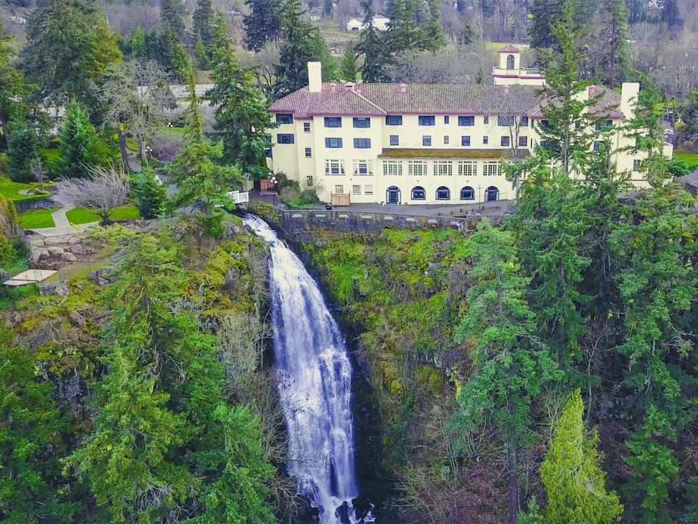 Columbia Gorge Hotel and Spa - photo 36