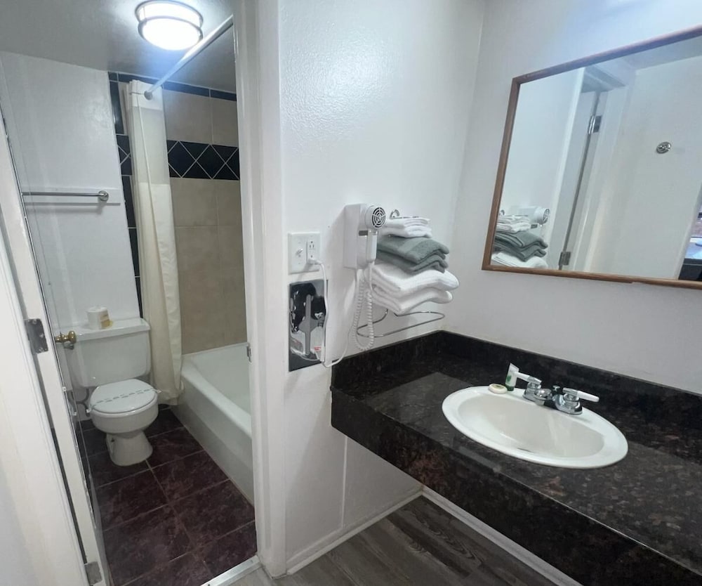 Nights Inn - photo 12