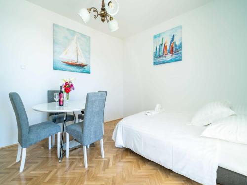 Apartment Debos One Bedroom Apartment with Balcony and Sea View