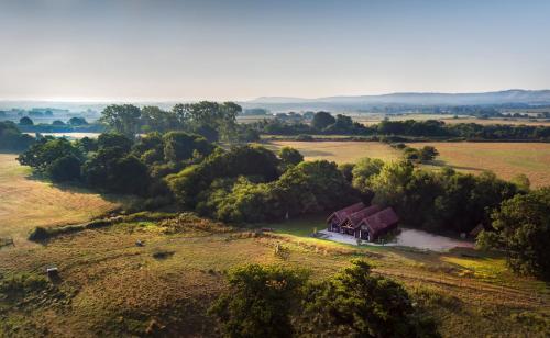 The Mill House on the Brooks South Downs West Sussex Sleeps 15 — 4-Star Luxury Hotel in Horsham, United Kingdom
