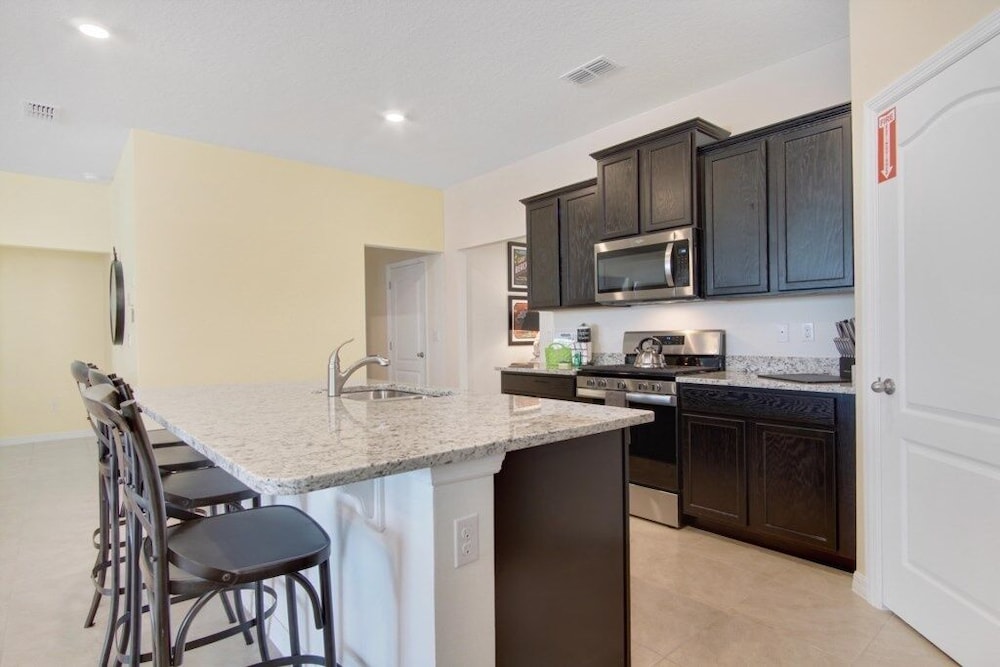 Welleroaks at Solterra Resort by Shine Villas - photo 9