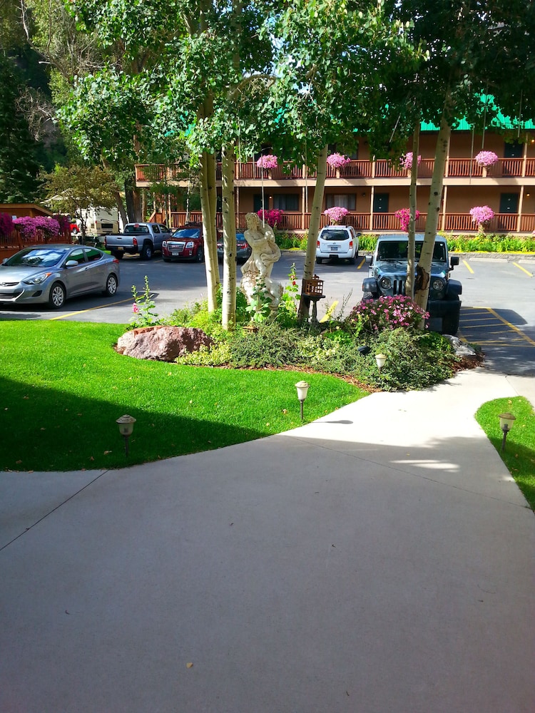 The River's Edge Motel Lodge & Resort - photo 26
