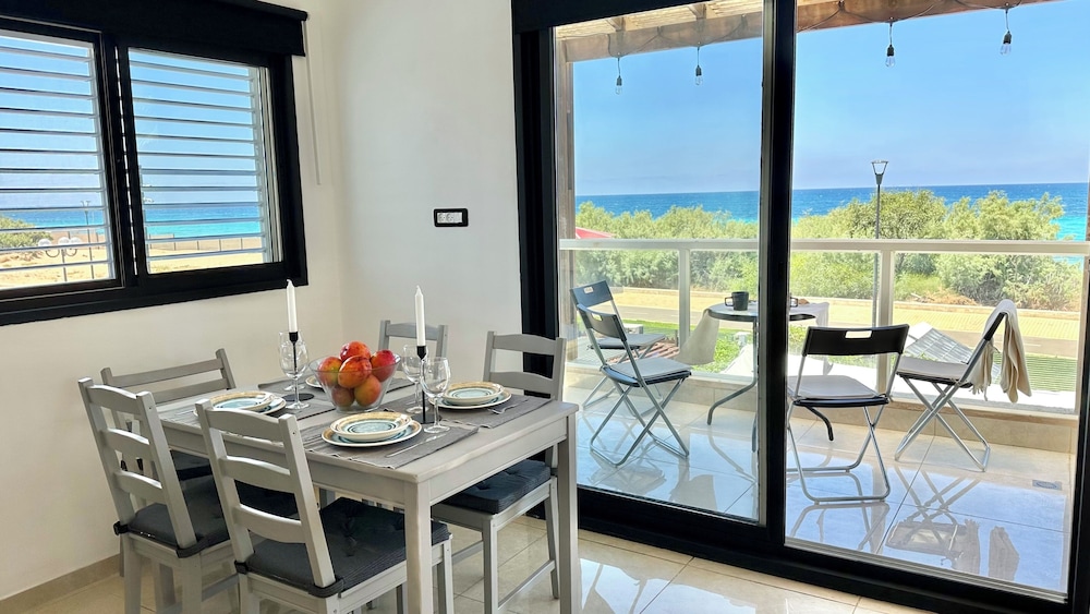 GW951 Gugel Waves Amazing Seaview Apartments — 4-Star Luxury Hotel in Nahariyya, Israel