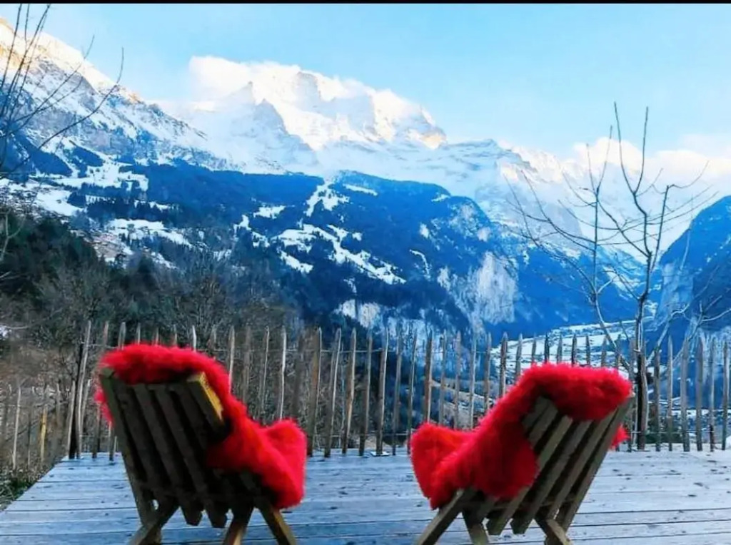 Chalet Mönchsblick — 4-Star Luxury Hotel in Lauterbrunnen, Switzerland