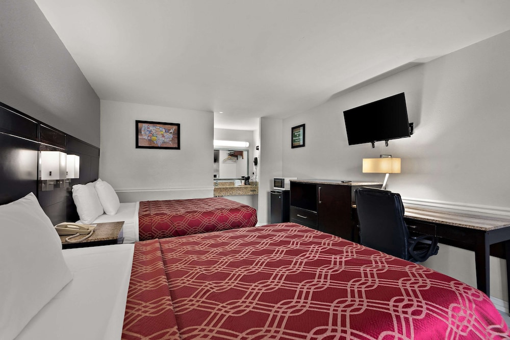 Econo Lodge Princess Anne - photo 19