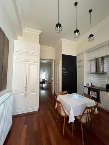 Gellert Square Family Residence Premium Stay in Buda Side's Cultural Center — 4-Star Luxury Hotel in Budapest, Hungary
