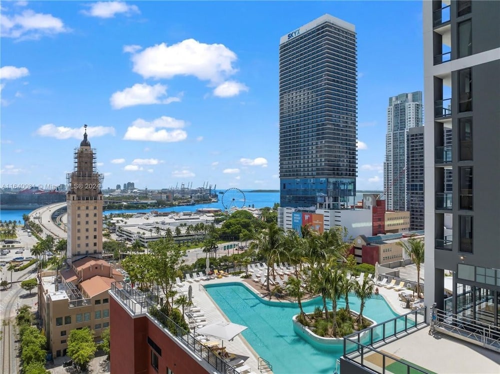 Bayside Breeze Downtown Luxury Tower in Miami, United States
