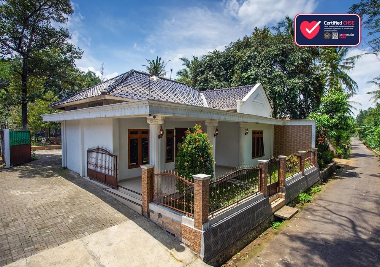 Omah Etam Villa — 4-Star Luxury Hotel in Muntilan, Indonesia