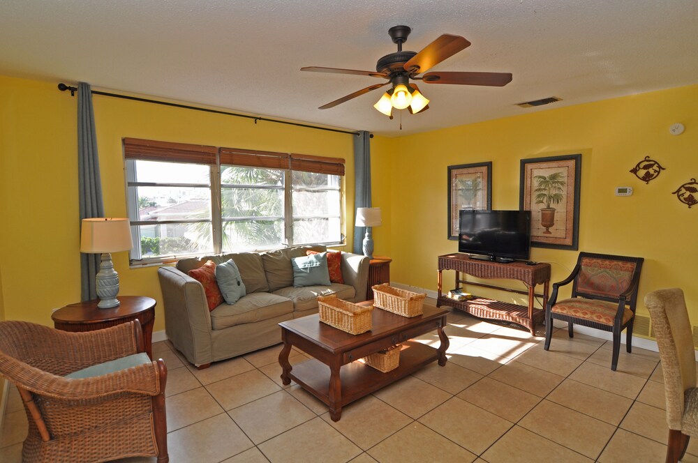 Lido Islander Inn - photo 40