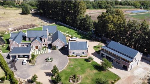 2 Bedroom apartment Riverside bliss in Paarl — 4-Star Luxury Hotel in Paarl, South Africa