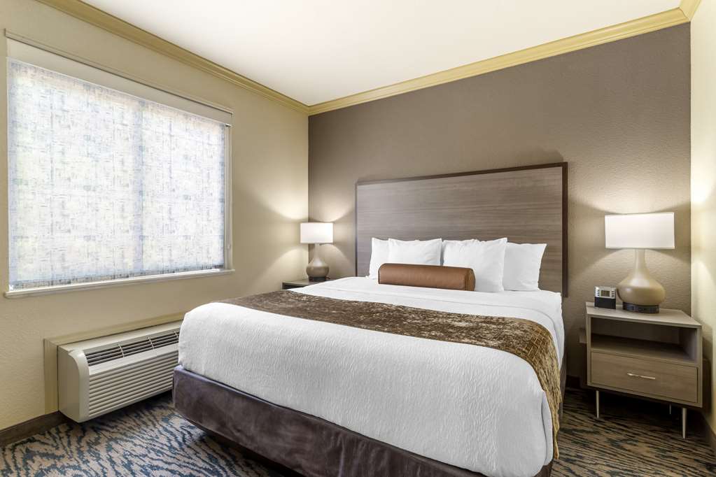 Best Western Plus Crown Colony Inn & Suites - photo 14