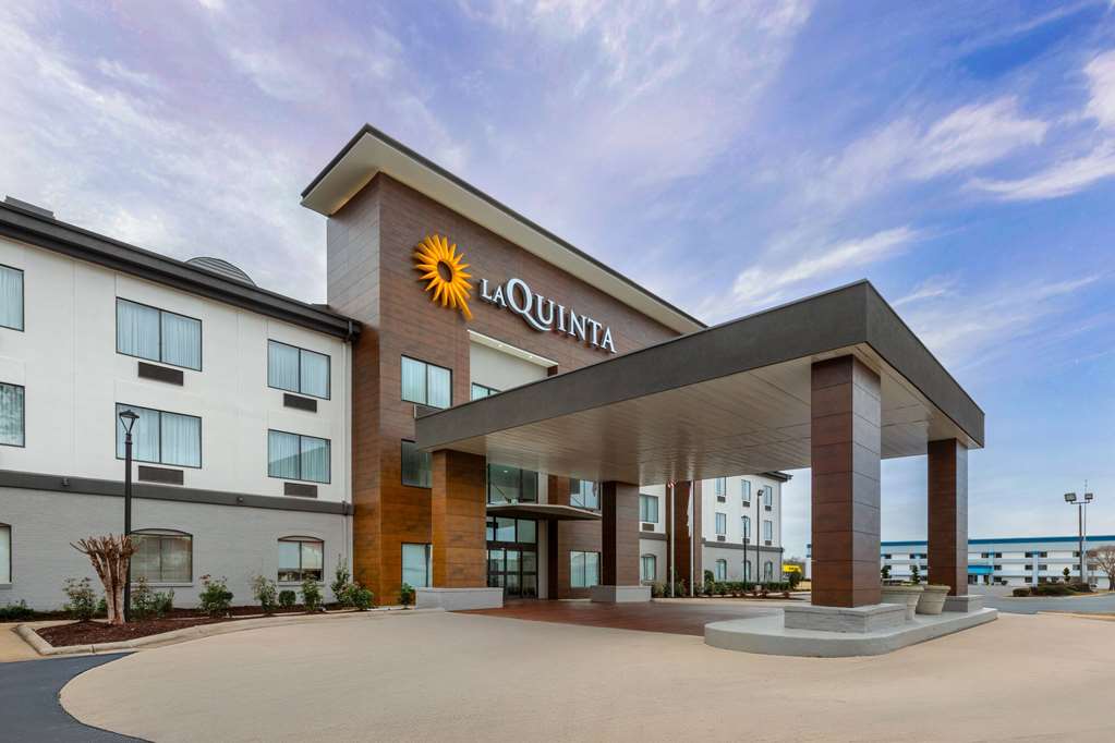 La Quinta Inn & Suites by Wyndham Meridian - photo 4