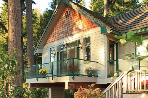 The Quintessa Cottage — 4-Star Luxury Hotel in Clinton, United States