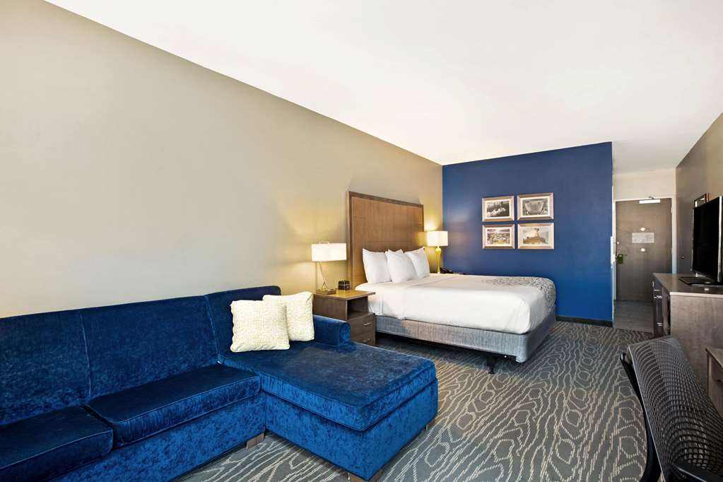 La Quinta Inn & Suites by Wyndham Page at Lake Powell - photo 43