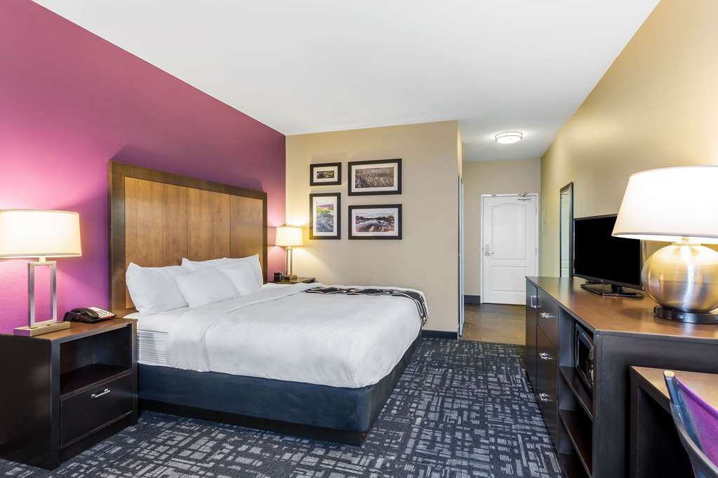 La Quinta Inn & Suites by Wyndham Monahans - photo 17