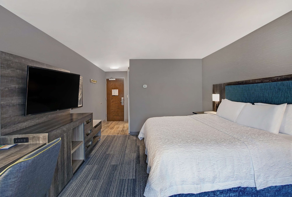 Hampton Inn Westfield - photo 11