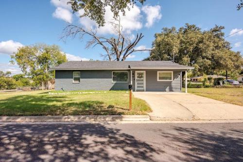 Remodeled 4BR 2BA Steps from Georgetown Square — Georgetown — photo 2