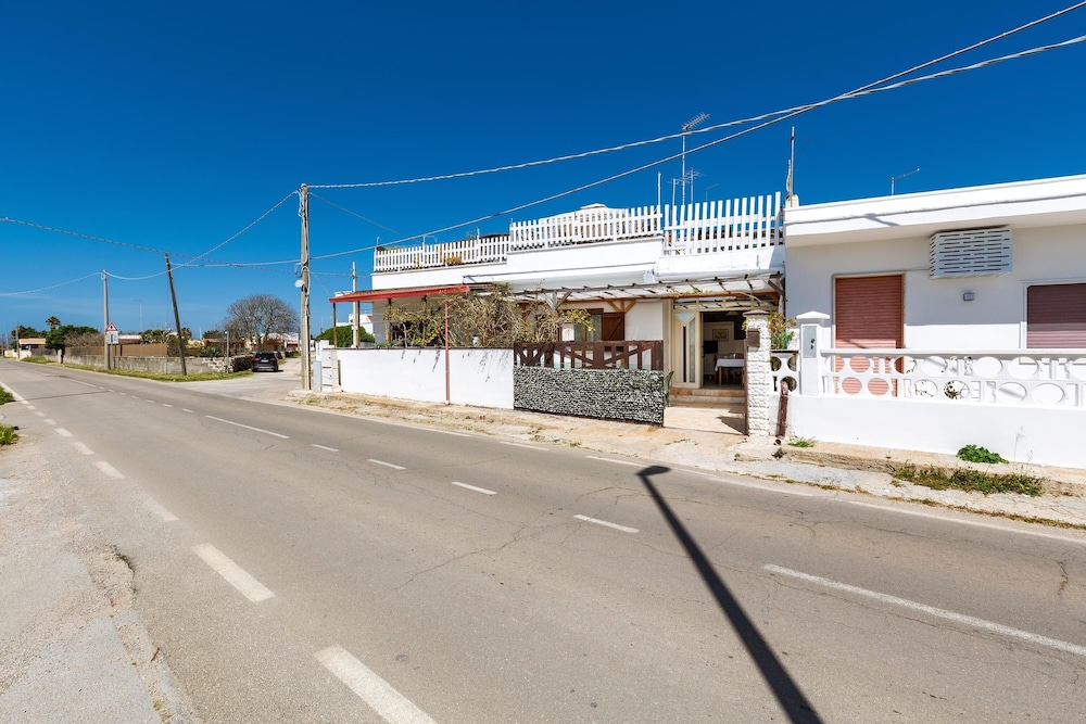 3309 Villetta Mare Fuori Appartamento Piccolo by Barbarhouse — 4-Star Luxury Hotel in Porto Cesareo, Italy