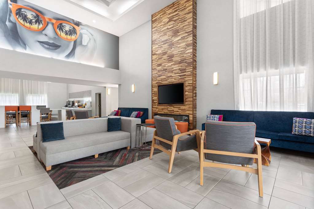 La Quinta Inn & Suites by Wyndham Ft. Pierce - photo 5