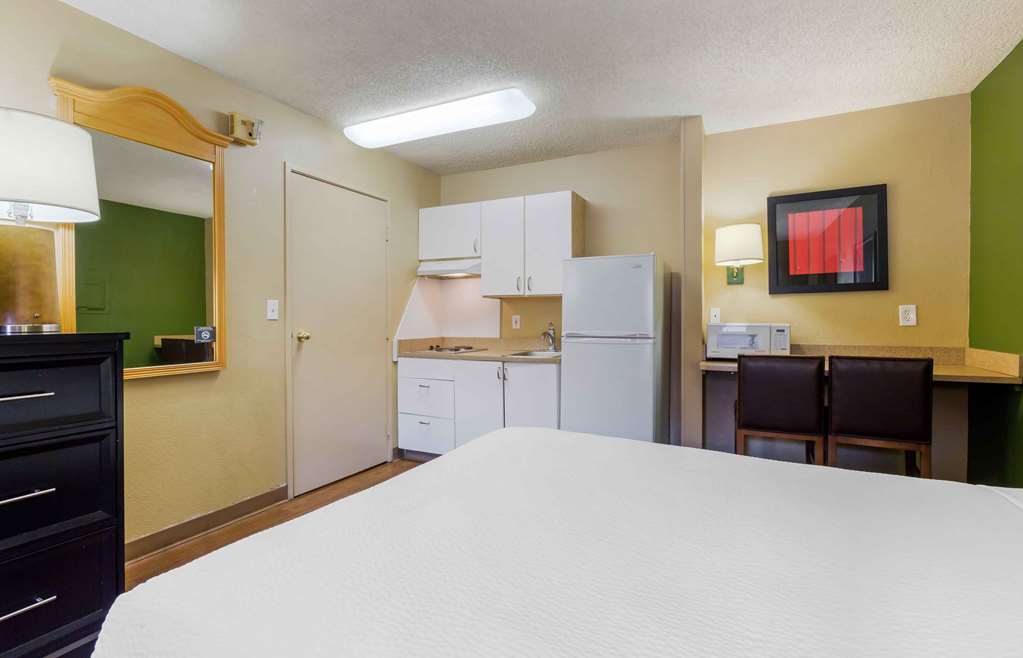 Extended Stay America Suites Phoenix Scottsdale Old Town - photo 24