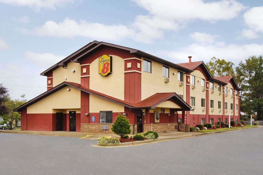 Super 8 by Wyndham Richmond Airport VA in Richmond, United States