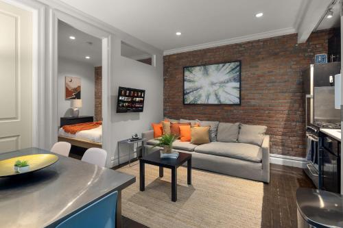Explore NYC Cozy 2BR in Prime Location — 4-Star Luxury Hotel in New York City, United States