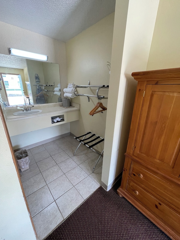 Executive Inn Of Mountain Home - photo 12