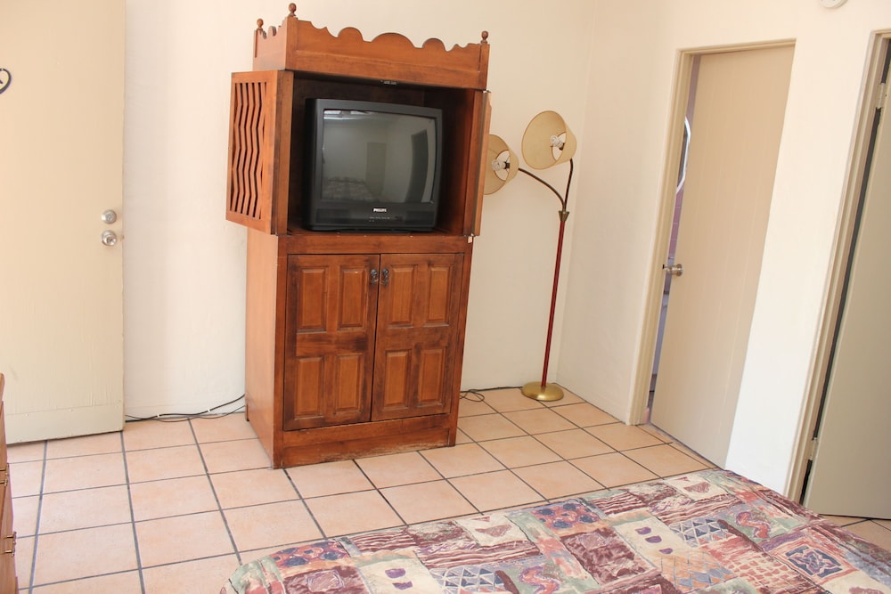 La Siesta Motel - photo 23