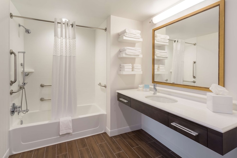 Hampton Inn & Suites Newport Cincinnati - photo 21