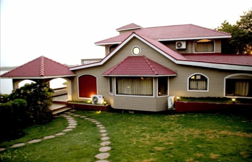 Touchwood Resort Bhopal — hotel in Bhopal