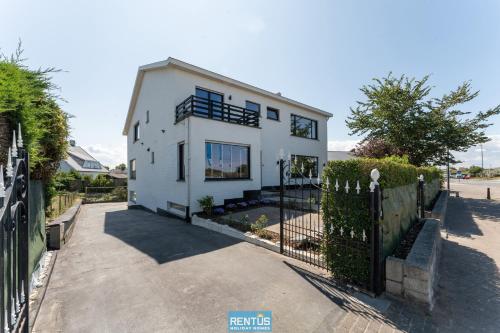 Villa Sealise spacious house by the dunes in Westende — 4-Star Luxury Hotel in Middelkerke, Belgium