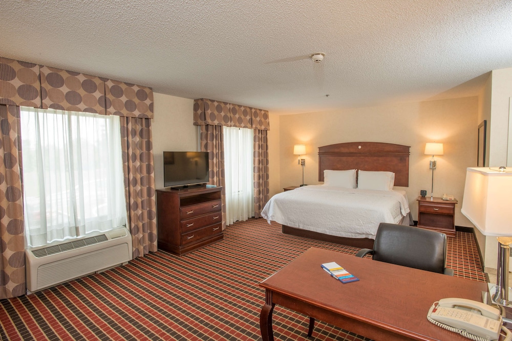 Hampton Inn & Suites Dayton Airport - photo 15