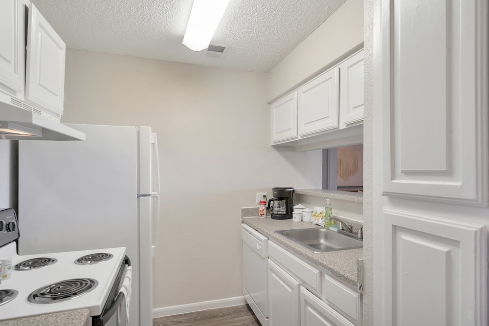 Relaxing Quaint 1BR in Heart of Midland - photo 8