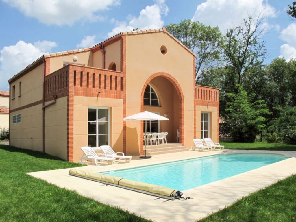 Villas du Golf Domaine Royal Green — 4-Star Luxury Hotel in Pont-De-Larn, France