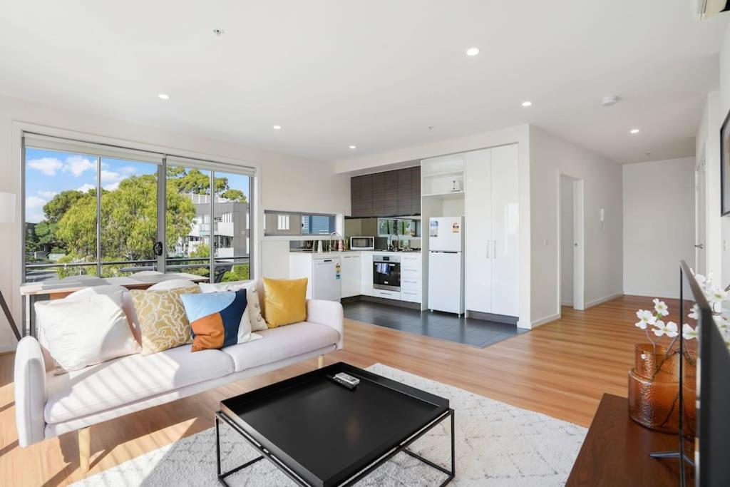 Trendy Burwood Lifestyle and Location with parking — 4-Star Luxury Hotel in Burwood, Australia