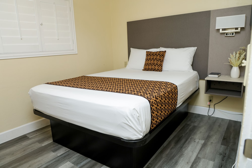 Silver Surf Motel - photo 65