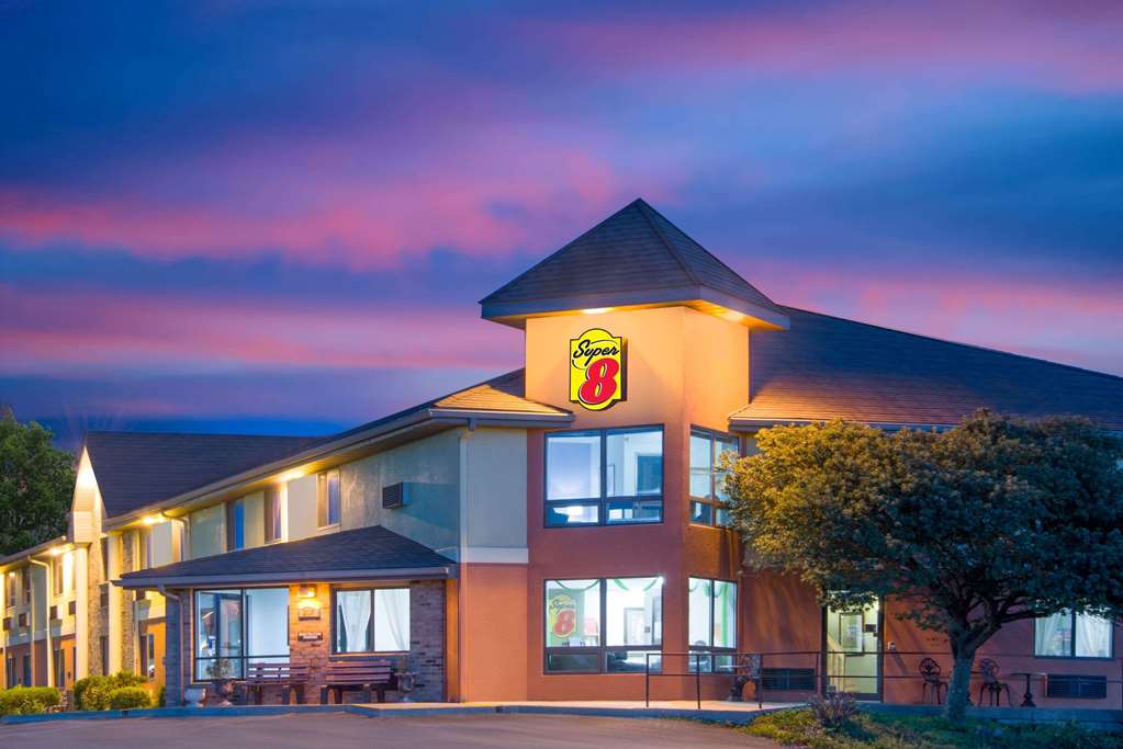 Super 8 by Wyndham Toledo - photo 2