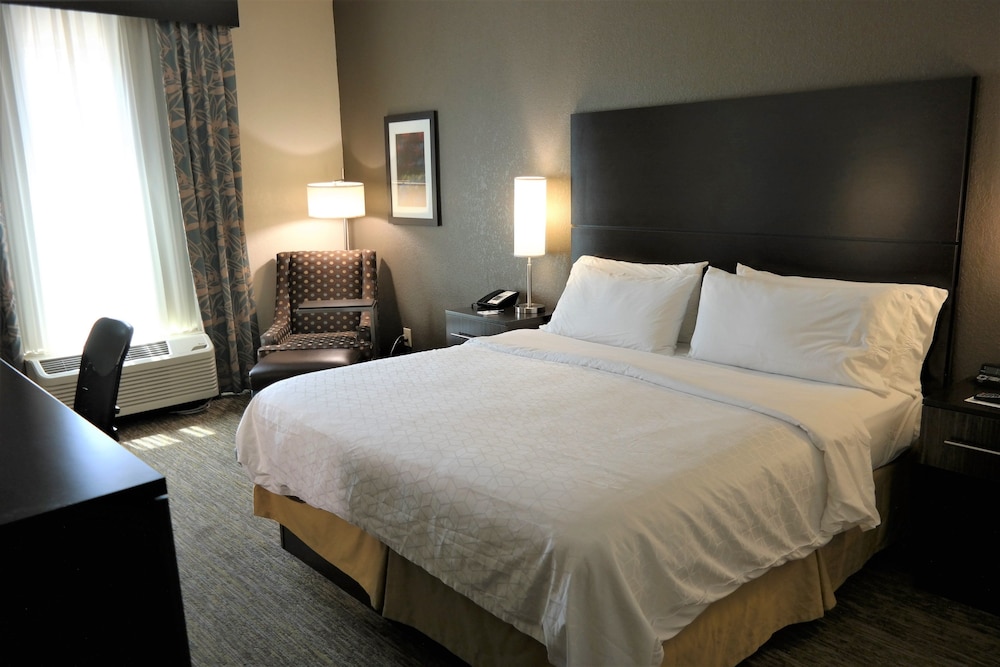 Holiday Inn Express Fredericksburg Southpoint by IHG - photo 6