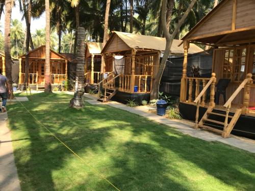 Clara’s Huts — Canacona — photo 2