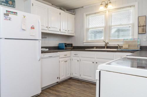 Jerseys Shore by Oak Island Accommodations - photo 2