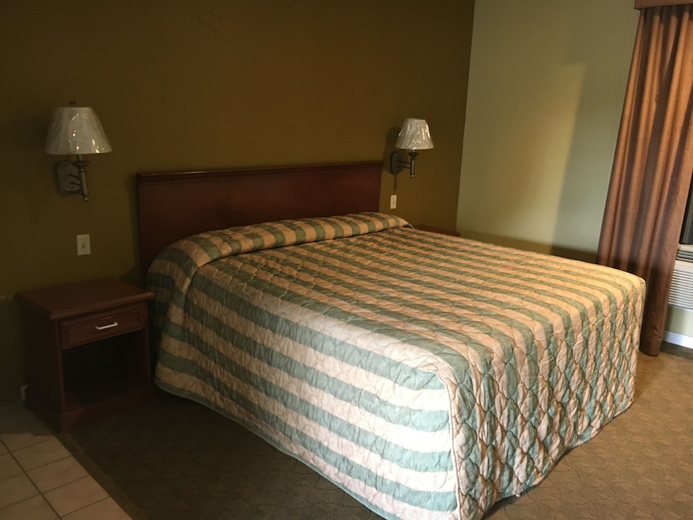 Bellflower Travel Inn - photo 10