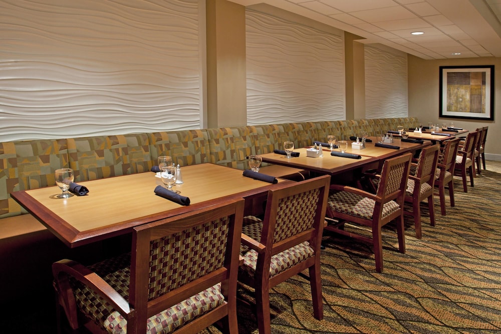 Holiday Inn Columbus Dwtn Capitol Square by IHG - photo 64