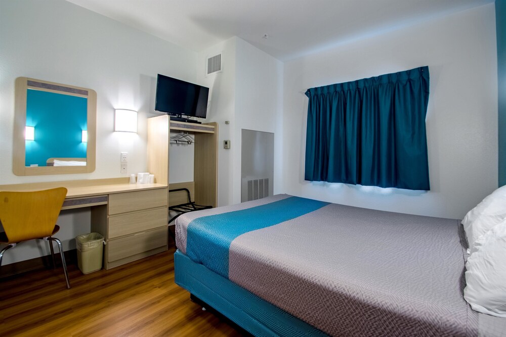 Motel 6 Portland North - photo 8